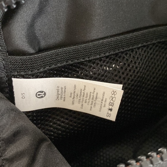 ❤️ Lululemon Clean Lines Belt Bag Lululemon Graphic Black Grey NWOT - Picture 7 of 9